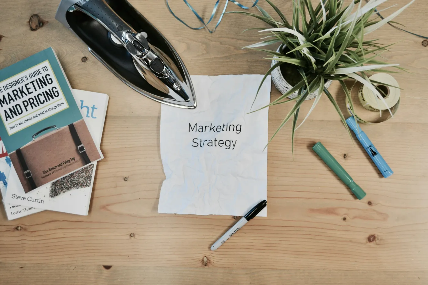 Marketing strategy desk flat lay for planning a backlink campaign